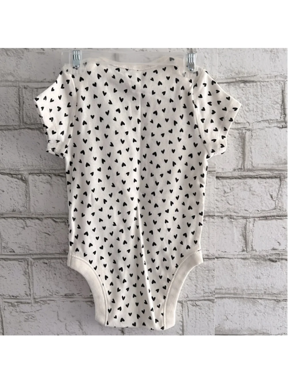 NWT Old Navy Baby Short Sleeve Heart Print Bodysuit size 3-6 months